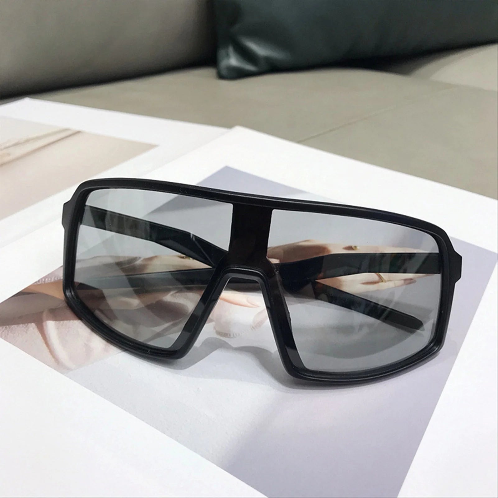 Anti-UV Protection Sports Sunglasses Lens Color Change Anti-UV Sunglasses Cycling Eye Protection Color Changing Sunglasses